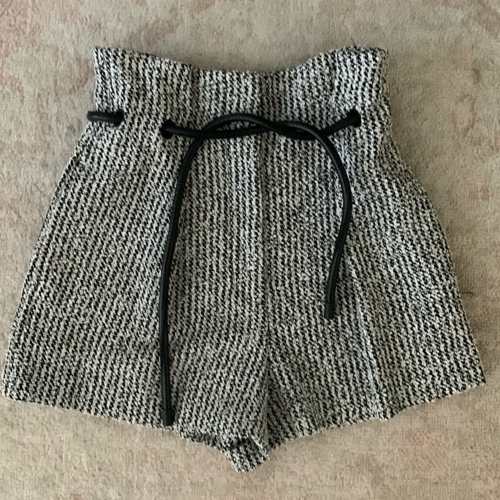 Philip Lim dress shorts - stunning designer quality - classic chic! 🖤🤍